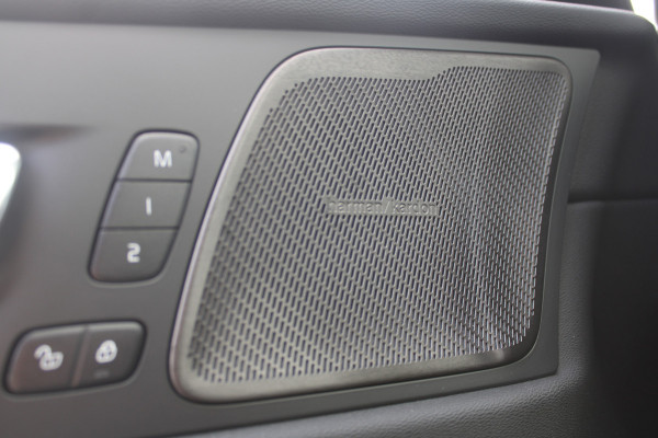 Volvo XC60 T6 Plug-in hybrid AWD Plus Dark | Trekhaak | 360 graden camera | Harman Kardon