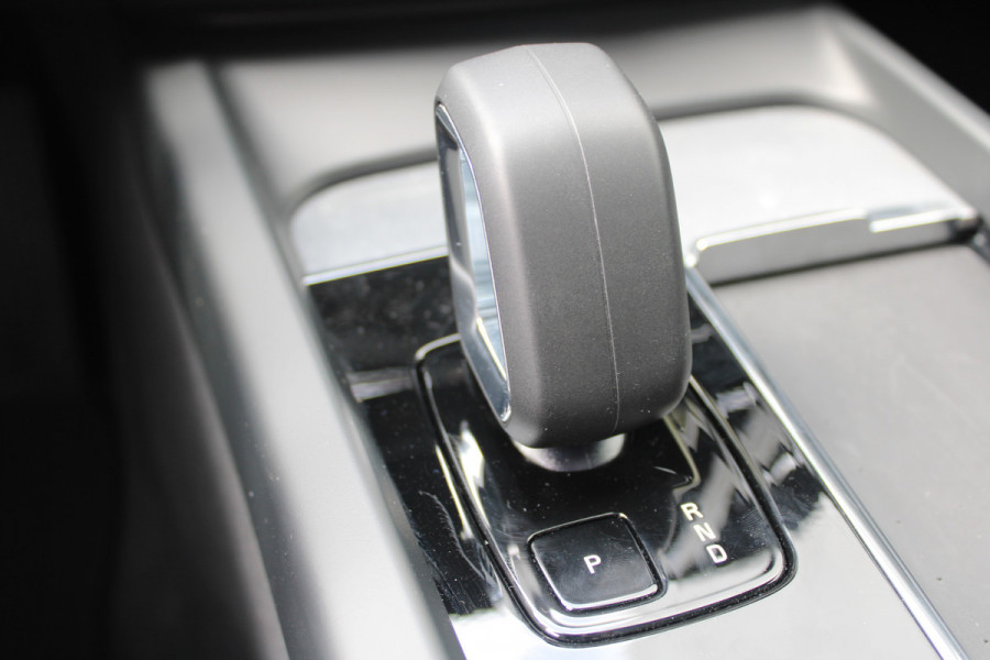 Volvo XC60 T6 Plug-in hybrid AWD Plus Dark | Trekhaak | 360 graden camera | Harman Kardon