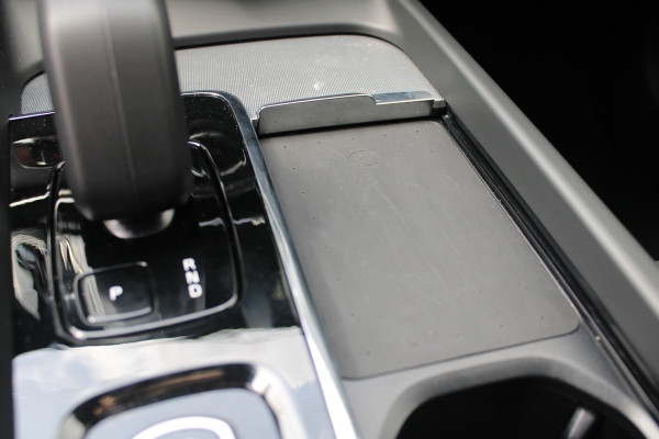 Volvo XC60 T6 Plug-in hybrid AWD Plus Dark | Trekhaak | 360 graden camera | Harman Kardon