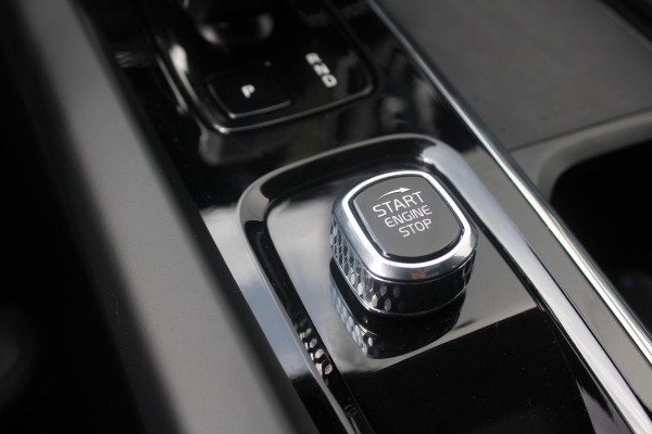 Volvo XC60 T6 Plug-in hybrid AWD Plus Dark | Trekhaak | 360 graden camera | Harman Kardon