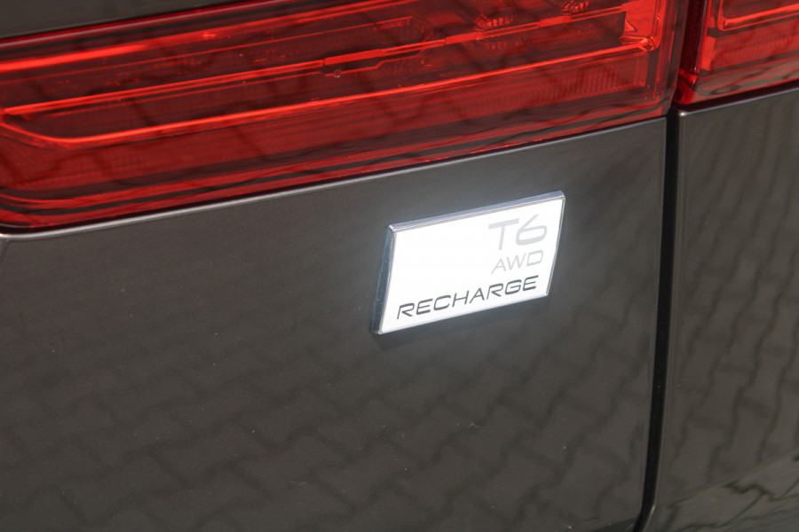 Volvo XC60 T6 Plug-in hybrid AWD Plus Dark | Trekhaak | 360 graden camera | Harman Kardon