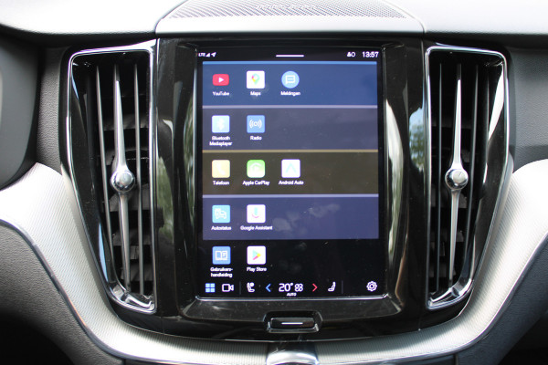 Volvo XC60 T6 Plug-in hybrid AWD Plus Dark | Trekhaak | 360 graden camera | Harman Kardon