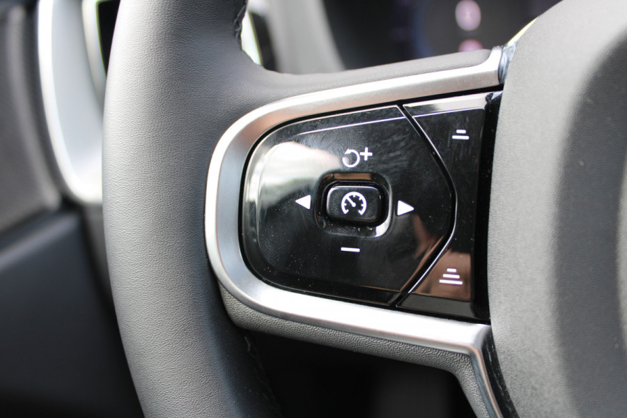 Volvo XC60 T6 Plug-in hybrid AWD Plus Dark | Trekhaak | 360 graden camera | Harman Kardon
