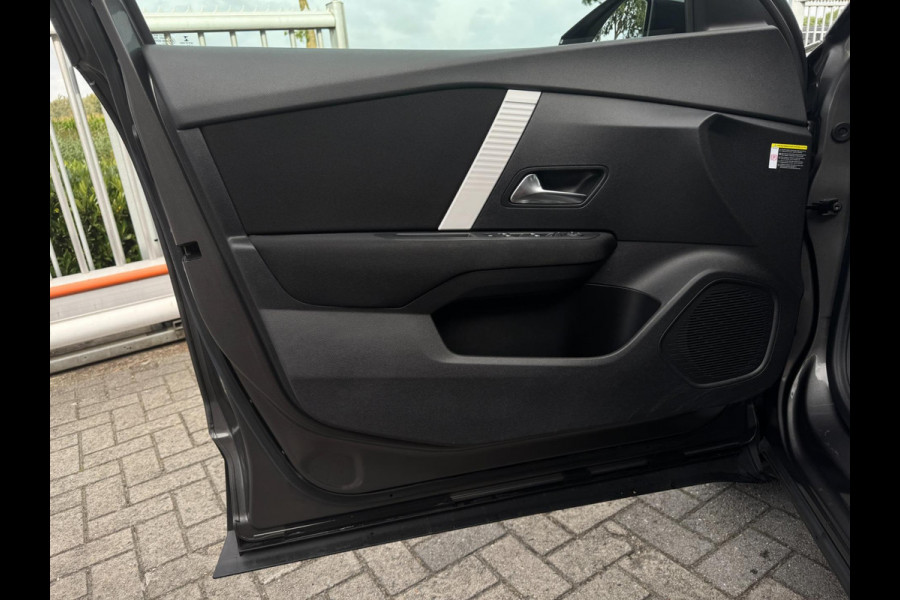 Citroën C4 1.2 Puretech Feel AFNEEMBARE TREKHAAK / CAMERA / NAVI / CARPLAY / PDC / CRUISE CONTROL / BLUETOOTH / DAB