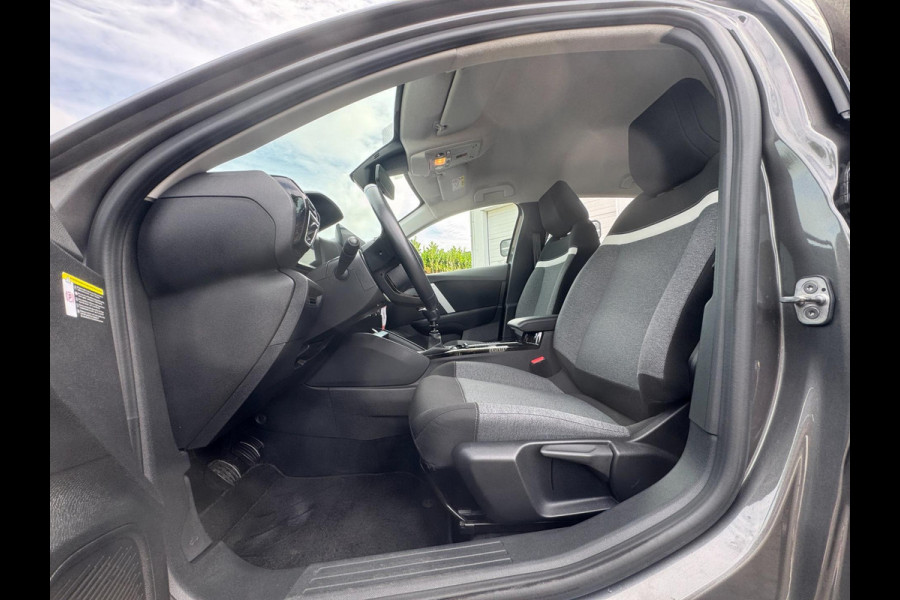 Citroën C4 1.2 Puretech Feel AFNEEMBARE TREKHAAK / CAMERA / NAVI / CARPLAY / PDC / CRUISE CONTROL / BLUETOOTH / DAB
