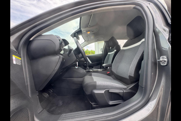 Citroën C4 1.2 Puretech Feel AFNEEMBARE TREKHAAK / CAMERA / NAVI / CARPLAY / PDC / CRUISE CONTROL / BLUETOOTH / DAB