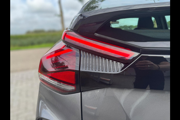 Citroën C4 1.2 Puretech Feel AFNEEMBARE TREKHAAK / CAMERA / NAVI / CARPLAY / PDC / CRUISE CONTROL / BLUETOOTH / DAB