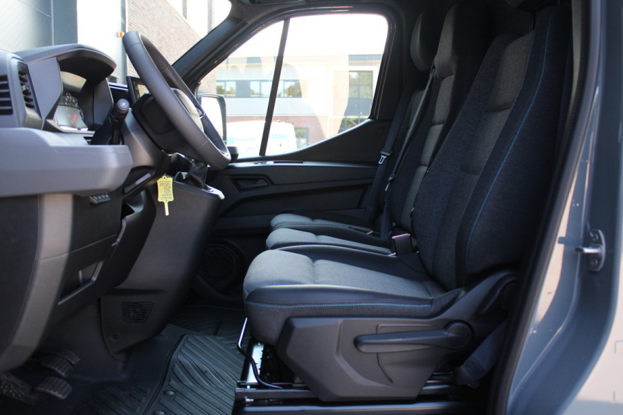 Renault Master T35 2.0 dCi 170pk L2H2 Extra - 2x Schuifdeur - Navigatie - Blind Spot - Camera - Stoelverwarming - Verwarmde voorruit - Rijklaar