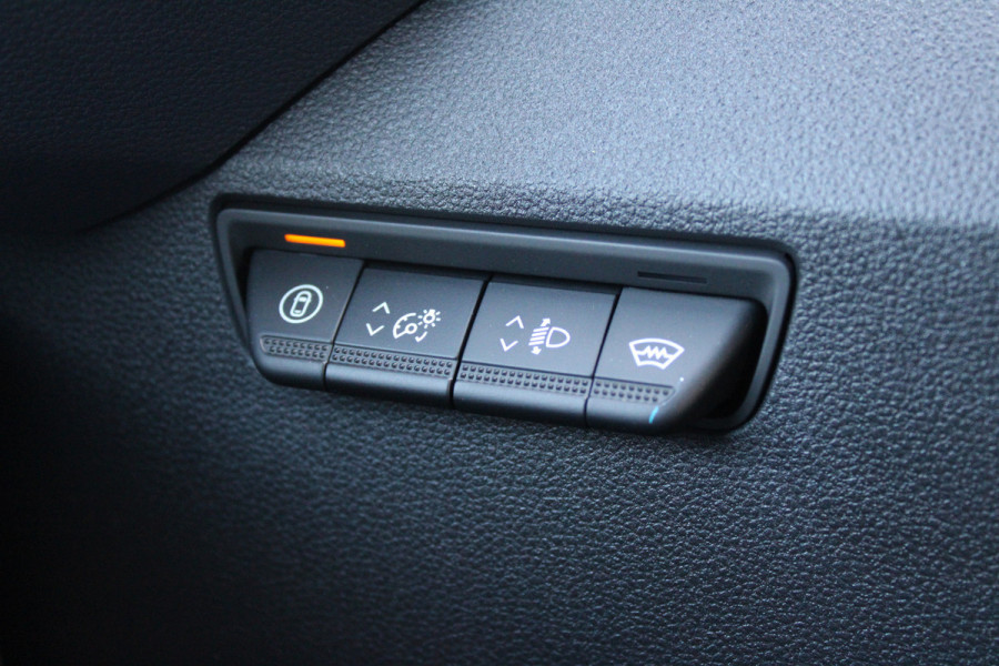Renault Master T35 2.0 dCi 170pk L2H2 Extra - 2x Schuifdeur - Navigatie - Blind Spot - Camera - Stoelverwarming - Verwarmde voorruit - Rijklaar