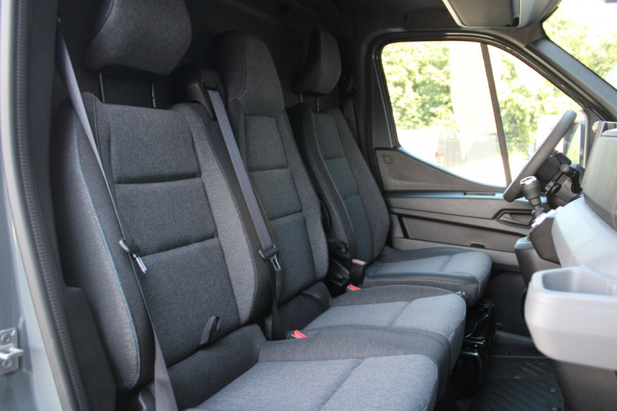 Renault Master T35 2.0 dCi 170pk L2H2 Extra - 2x Schuifdeur - Navigatie - Blind Spot - Camera - Stoelverwarming - Verwarmde voorruit - Rijklaar