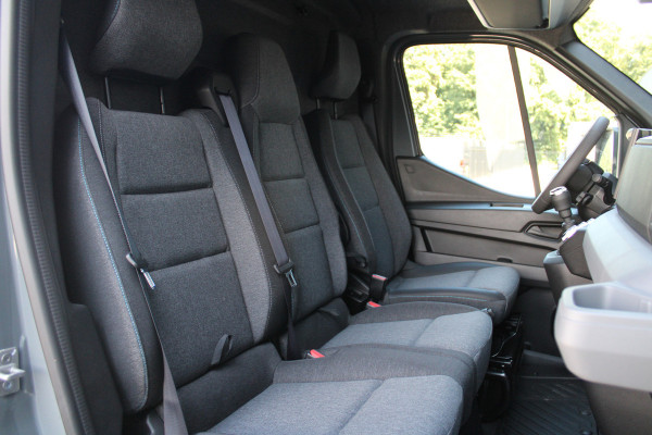 Renault Master T35 2.0 dCi 170pk L2H2 Extra - 2x Schuifdeur - Navigatie - Blind Spot - Camera - Stoelverwarming - Verwarmde voorruit - Rijklaar