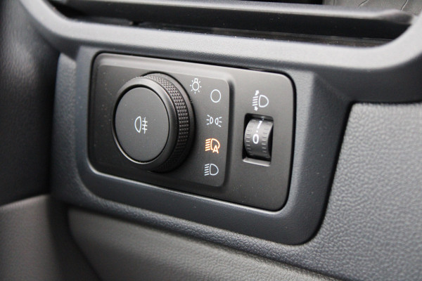 Ford Transit Custom 320 2.0 TDCI L2H1 Trend 136pk - Carplay - Android - LED koplampen - Verwarmd stuurwiel - Stoelverwarming - 70l tank - Rijklaar