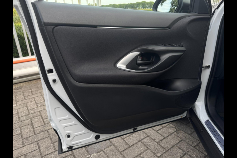 Toyota Yaris Cross 1.5 Hybrid Style TREKHAAK / PANORAMADAK / STOELVERWARMING / HEAD-UP / CARPLAY / ECC/ELEKTR KLEP / VERW RUIT