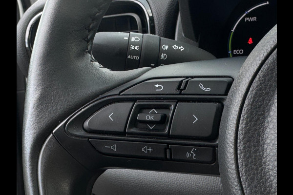 Toyota Yaris Cross 1.5 Hybrid Style TREKHAAK / PANORAMADAK / STOELVERWARMING / HEAD-UP / CARPLAY / ECC/ELEKTR KLEP / VERW RUIT
