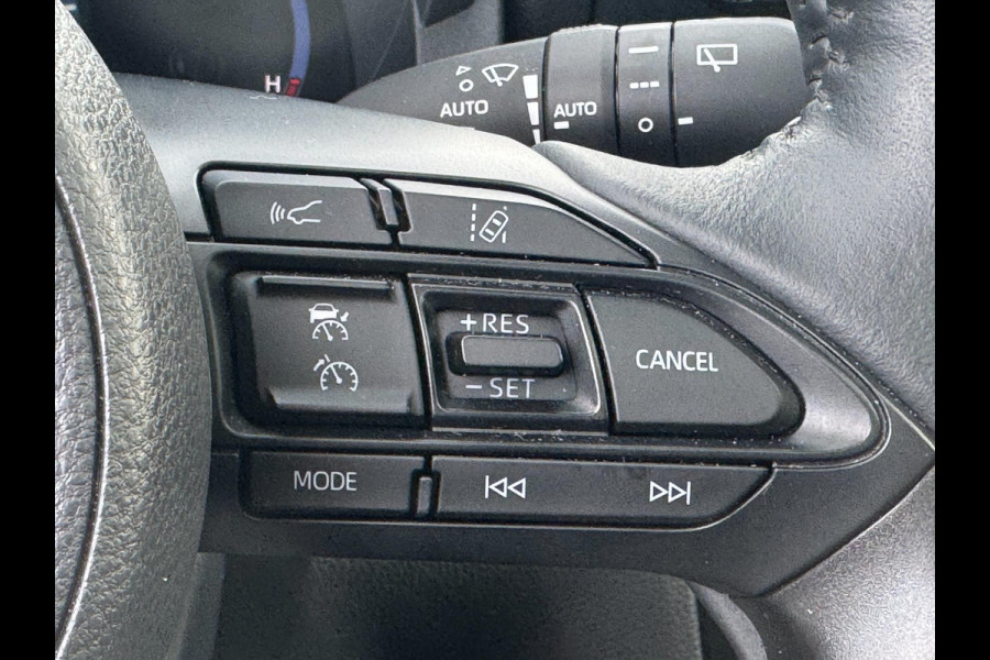 Toyota Yaris Cross 1.5 Hybrid Style TREKHAAK / PANORAMADAK / STOELVERWARMING / HEAD-UP / CARPLAY / ECC/ELEKTR KLEP / VERW RUIT