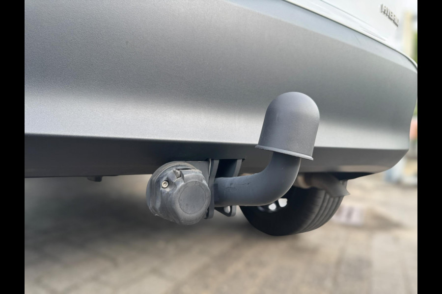 Toyota Yaris Cross 1.5 Hybrid Style TREKHAAK / PANORAMADAK / STOELVERWARMING / HEAD-UP / CARPLAY / ECC/ELEKTR KLEP / VERW RUIT