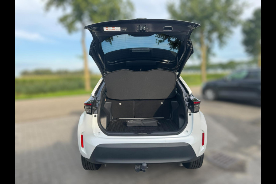 Toyota Yaris Cross 1.5 Hybrid Style TREKHAAK / PANORAMADAK / STOELVERWARMING / HEAD-UP / CARPLAY / ECC/ELEKTR KLEP / VERW RUIT