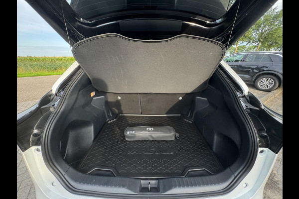 Toyota Yaris Cross 1.5 Hybrid Style TREKHAAK / PANORAMADAK / STOELVERWARMING / HEAD-UP / CARPLAY / ECC/ELEKTR KLEP / VERW RUIT