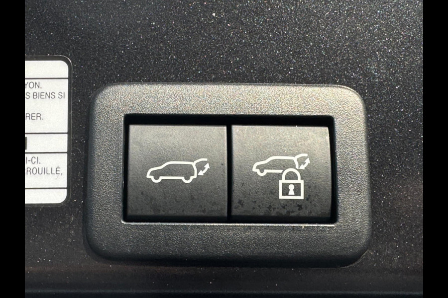 Toyota Yaris Cross 1.5 Hybrid Style TREKHAAK / PANORAMADAK / STOELVERWARMING / HEAD-UP / CARPLAY / ECC/ELEKTR KLEP / VERW RUIT
