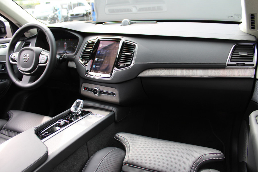 Volvo XC90 2.0 T8 Recharge AWD Ultra Dark | Luchtvering | B&W | Trekhaak | Panoramadak | Massage | Full Options