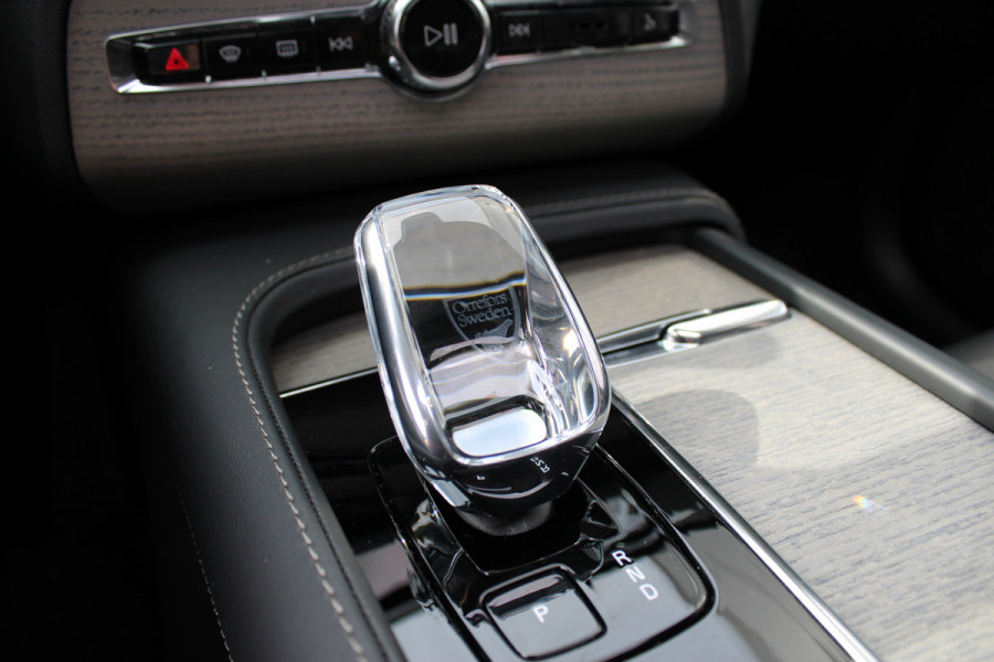 Volvo XC90 2.0 T8 Recharge AWD Ultra Dark | Luchtvering | B&W | Trekhaak | Panoramadak | Massage | Full Options