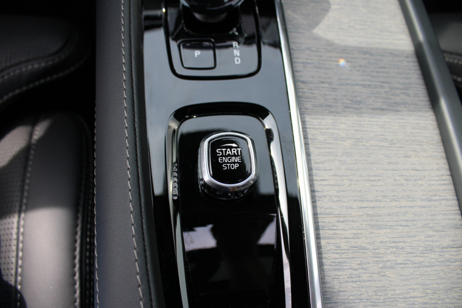 Volvo XC90 2.0 T8 Recharge AWD Ultra Dark | Luchtvering | B&W | Trekhaak | Panoramadak | Massage | Full Options
