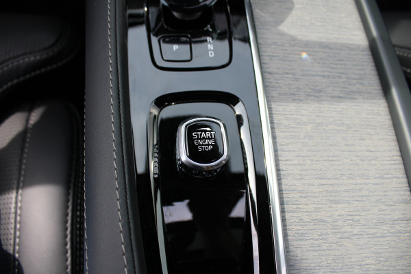 Volvo XC90 2.0 T8 Recharge AWD Ultra Dark | Luchtvering | B&W | Trekhaak | Panoramadak | Massage | Full Options