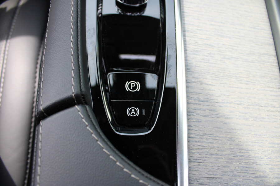 Volvo XC90 2.0 T8 Recharge AWD Ultra Dark | Luchtvering | B&W | Trekhaak | Panoramadak | Massage | Full Options