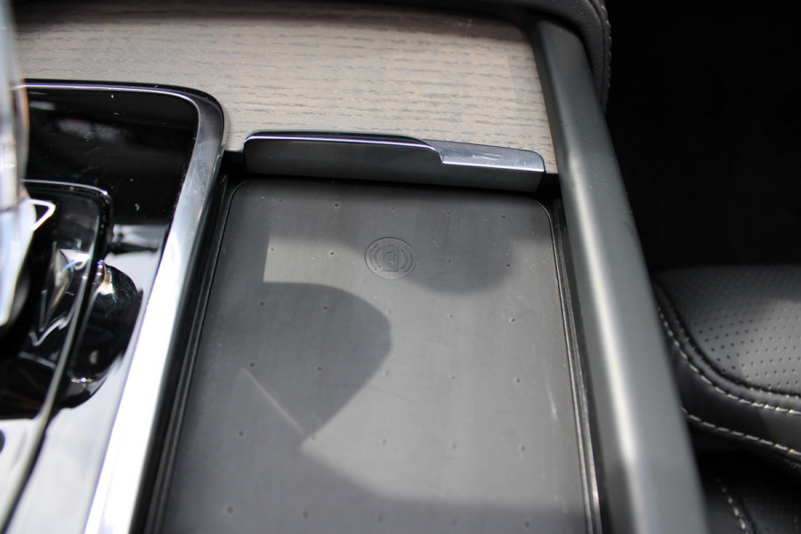 Volvo XC90 2.0 T8 Recharge AWD Ultra Dark | Luchtvering | B&W | Trekhaak | Panoramadak | Massage | Full Options