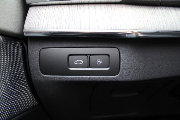 Volvo XC90 2.0 T8 Recharge AWD Ultra Dark | Luchtvering | B&W | Trekhaak | Panoramadak | Massage | Full Options