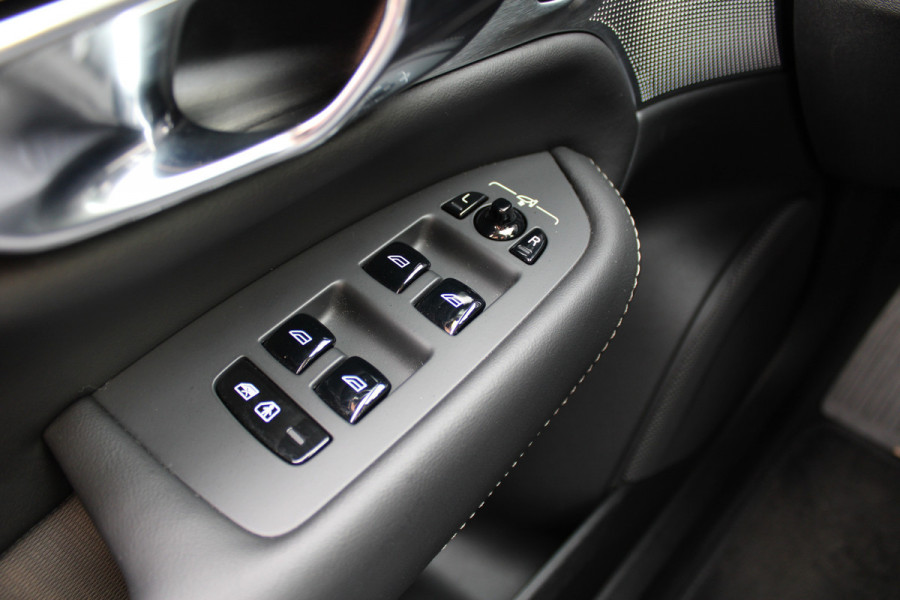 Volvo XC90 2.0 T8 Recharge AWD Ultra Dark | Luchtvering | B&W | Trekhaak | Panoramadak | Massage | Full Options