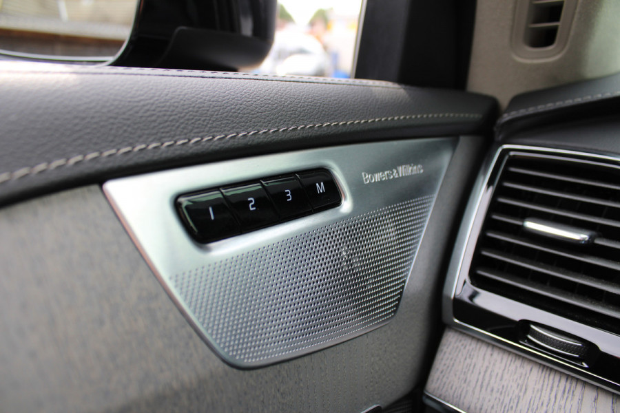 Volvo XC90 2.0 T8 Recharge AWD Ultra Dark | Luchtvering | B&W | Trekhaak | Panoramadak | Massage | Full Options