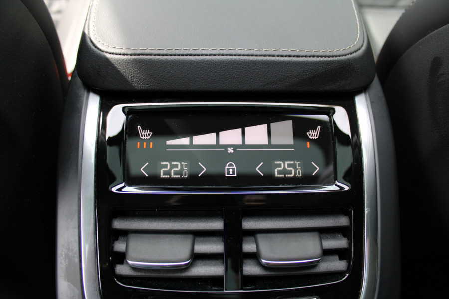 Volvo XC90 2.0 T8 Recharge AWD Ultra Dark | Luchtvering | B&W | Trekhaak | Panoramadak | Massage | Full Options