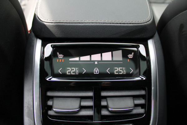 Volvo XC90 2.0 T8 Recharge AWD Ultra Dark | Luchtvering | B&W | Trekhaak | Panoramadak | Massage | Full Options
