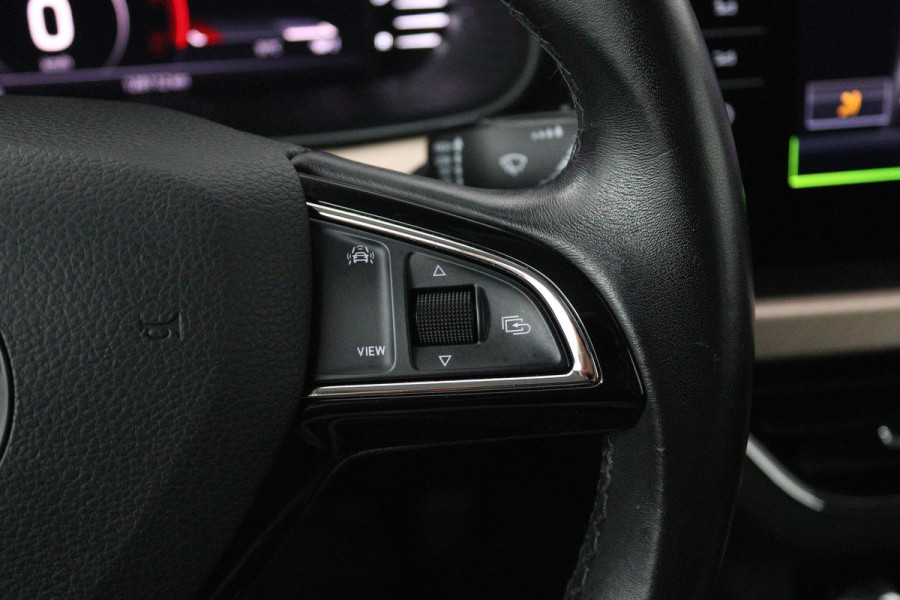 Škoda Kamiq 1.0 TSI Business Edition Automaat (GROOT-NAVIGATIE, STOELVERWARMING, CLIMA, DIGITALE COCKPIT, CARPLAY, 1e EIGENAAR)