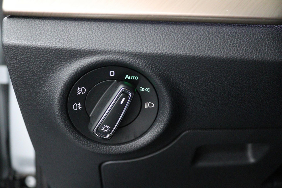 Škoda Kamiq 1.0 TSI Business Edition Automaat (GROOT-NAVIGATIE, STOELVERWARMING, CLIMA, DIGITALE COCKPIT, CARPLAY, 1e EIGENAAR)