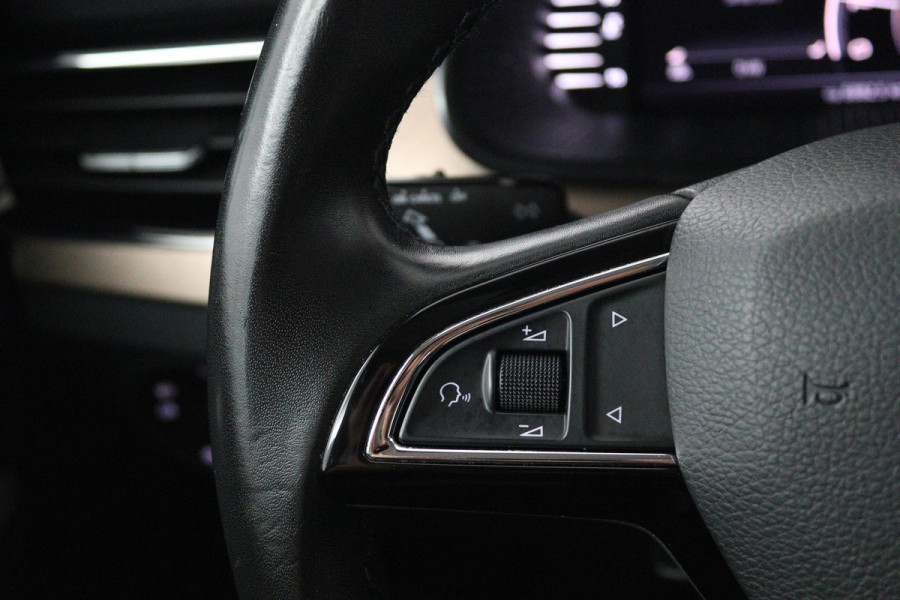 Škoda Kamiq 1.0 TSI Business Edition Automaat (GROOT-NAVIGATIE, STOELVERWARMING, CLIMA, DIGITALE COCKPIT, CARPLAY, 1e EIGENAAR)
