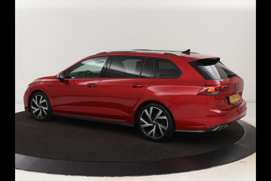 Volkswagen Golf 1.5 eTSI R-Line | Panoramadak | Camera | Keyless | Adaptive cruise | Sfeerverlichting | Carplay | Sportstoelen | Park Assist | Navigatie | Dodehoek detectie | Full LED