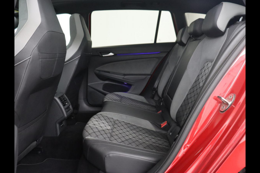 Volkswagen Golf 1.5 eTSI R-Line | Panoramadak | Camera | Keyless | Adaptive cruise | Sfeerverlichting | Carplay | Sportstoelen | Park Assist | Navigatie | Dodehoek detectie | Full LED