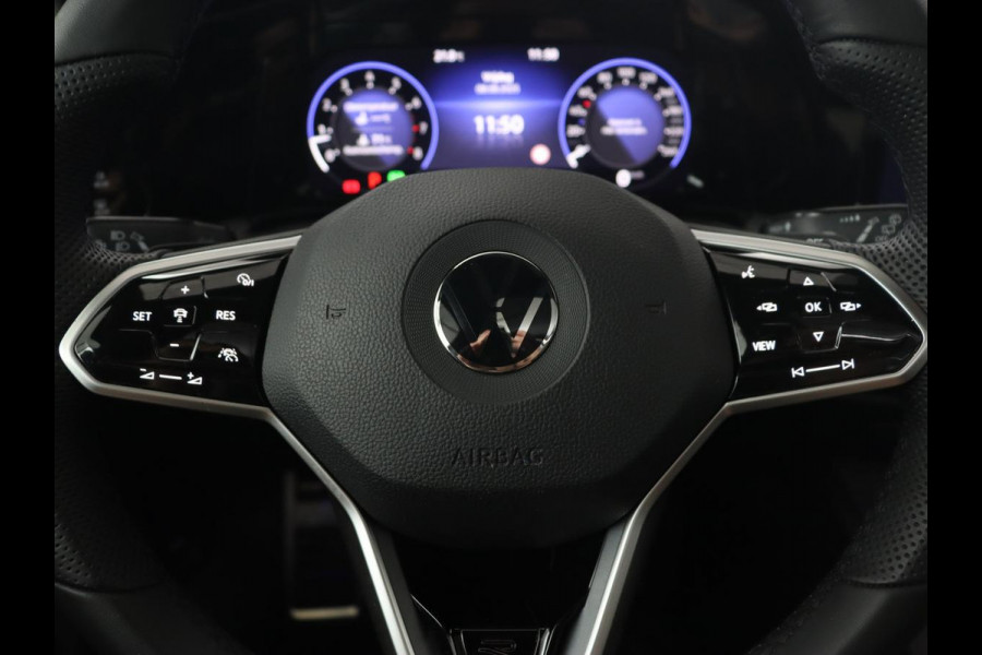 Volkswagen Golf 1.5 eTSI R-Line | Panoramadak | Camera | Keyless | Adaptive cruise | Sfeerverlichting | Carplay | Sportstoelen | Park Assist | Navigatie | Dodehoek detectie | Full LED