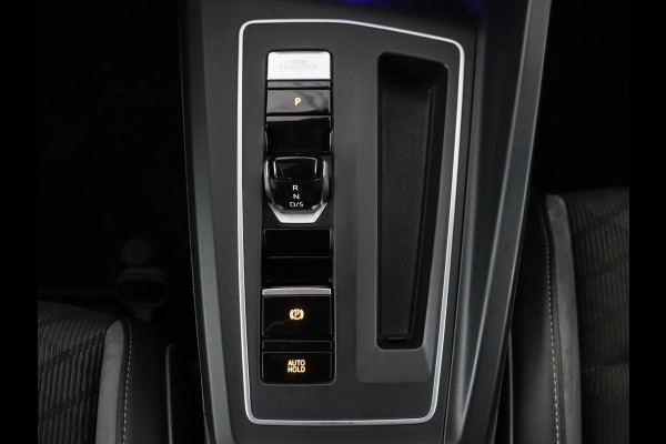 Volkswagen Golf 1.5 eTSI R-Line | Panoramadak | Camera | Keyless | Adaptive cruise | Sfeerverlichting | Carplay | Sportstoelen | Park Assist | Navigatie | Dodehoek detectie | Full LED