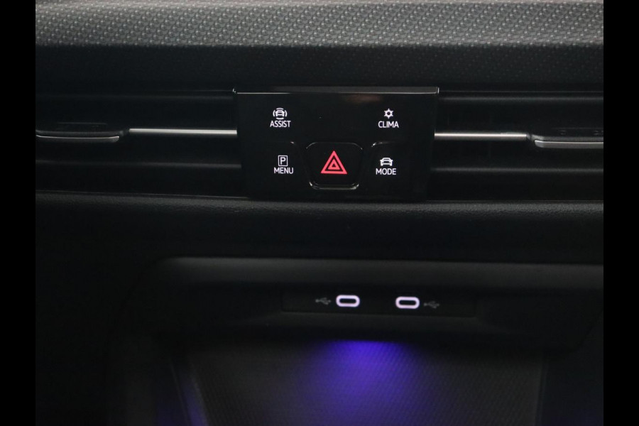 Volkswagen Golf 1.5 eTSI R-Line | Panoramadak | Camera | Keyless | Adaptive cruise | Sfeerverlichting | Carplay | Sportstoelen | Park Assist | Navigatie | Dodehoek detectie | Full LED