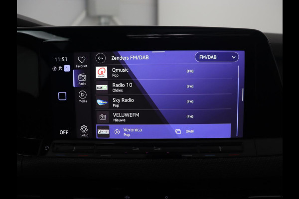 Volkswagen Golf 1.5 eTSI R-Line | Panoramadak | Camera | Keyless | Adaptive cruise | Sfeerverlichting | Carplay | Sportstoelen | Park Assist | Navigatie | Dodehoek detectie | Full LED
