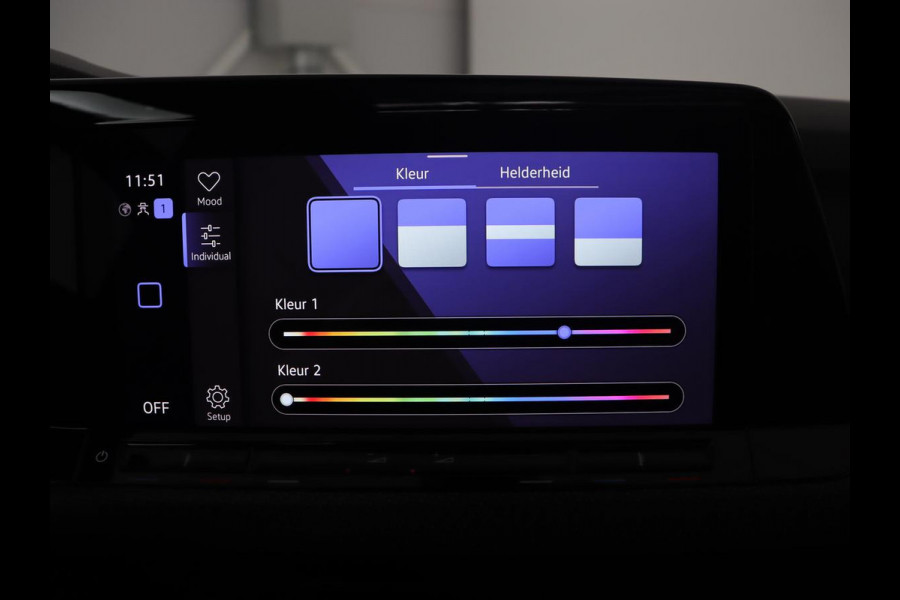 Volkswagen Golf 1.5 eTSI R-Line | Panoramadak | Camera | Keyless | Adaptive cruise | Sfeerverlichting | Carplay | Sportstoelen | Park Assist | Navigatie | Dodehoek detectie | Full LED