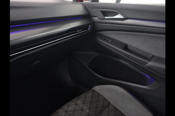 Volkswagen Golf 1.5 eTSI R-Line | Panoramadak | Camera | Keyless | Adaptive cruise | Sfeerverlichting | Carplay | Sportstoelen | Park Assist | Navigatie | Dodehoek detectie | Full LED