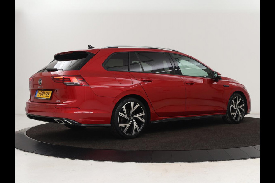 Volkswagen Golf 1.5 eTSI R-Line | Panoramadak | Camera | Keyless | Adaptive cruise | Sfeerverlichting | Carplay | Sportstoelen | Park Assist | Navigatie | Dodehoek detectie | Full LED
