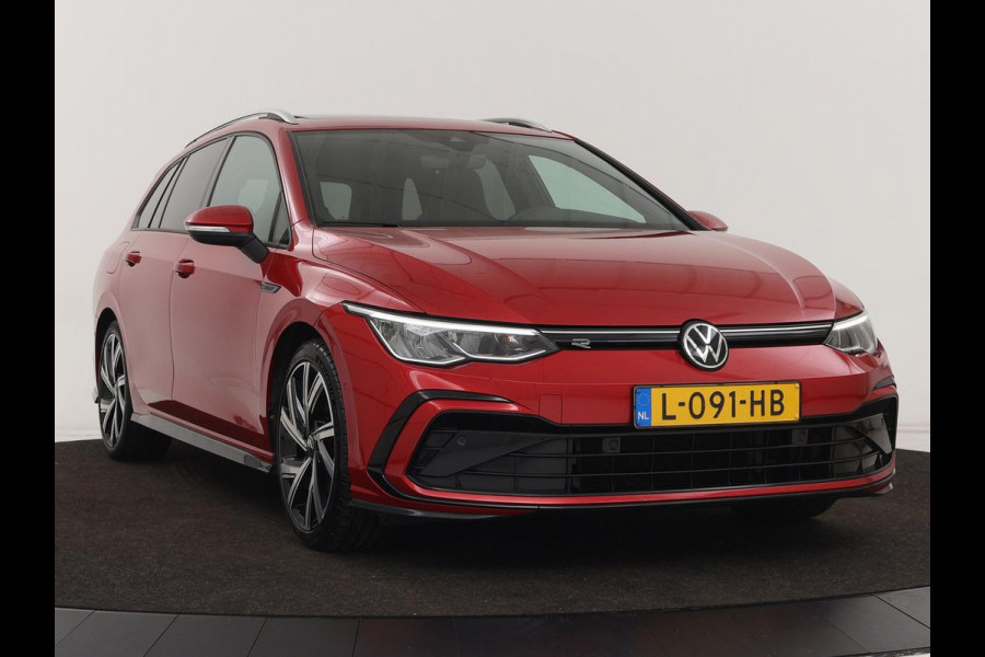 Volkswagen Golf 1.5 eTSI R-Line | Panoramadak | Camera | Keyless | Adaptive cruise | Sfeerverlichting | Carplay | Sportstoelen | Park Assist | Navigatie | Dodehoek detectie | Full LED