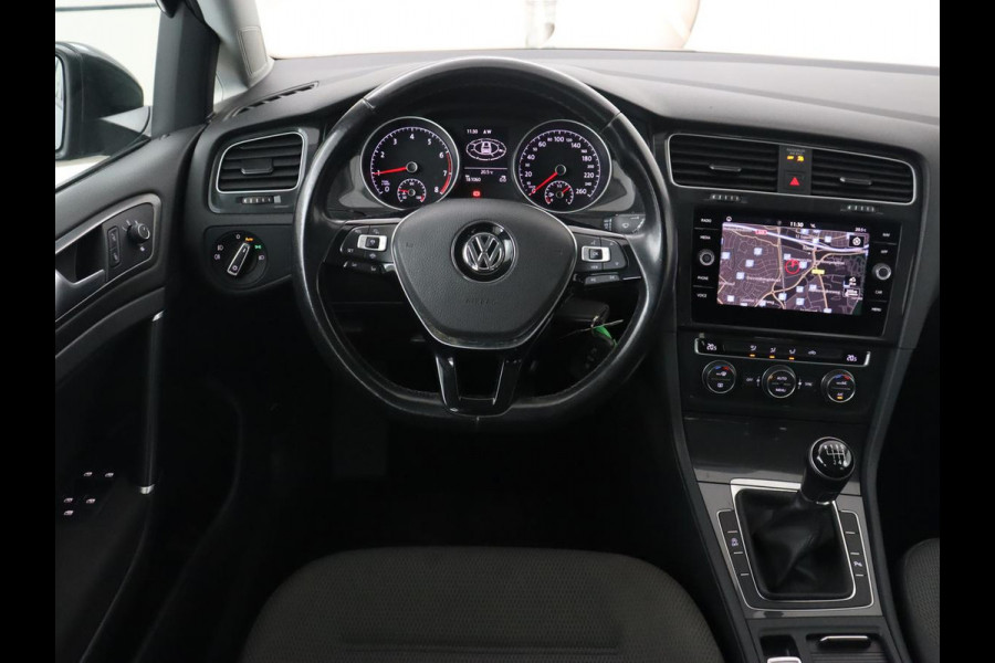 Volkswagen Golf 1.0 TSI Comfortline | Trekhaak | Carplay | Adaptive cruise | Navigatie | Climate control | Parkeerhulp | DAB | Regen-/lichtsensor