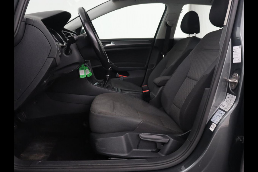 Volkswagen Golf 1.0 TSI Comfortline | Trekhaak | Carplay | Adaptive cruise | Navigatie | Climate control | Parkeerhulp | DAB | Regen-/lichtsensor