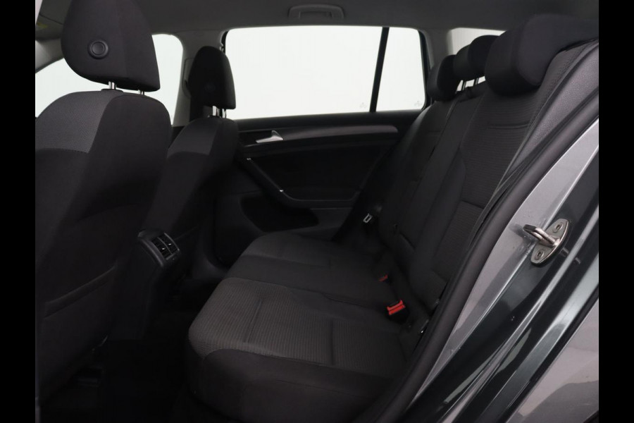 Volkswagen Golf 1.0 TSI Comfortline | Trekhaak | Carplay | Adaptive cruise | Navigatie | Climate control | Parkeerhulp | DAB | Regen-/lichtsensor